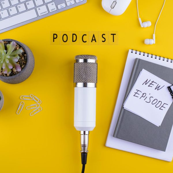 Podcast new episode concept. Workplace desk of blogger or podcaster with microphone SSUCv3H4sIAAAAAAAACpyRz27DIAzG75P2DhHnRmqgS9K+SrWDA26CSqEC0mmq+u7jT6g474Z/tj/7M8/Pj6YhEzjJyal5xijEUqnVeQteGh3wfrdxi1qgrcnDsn5fAxTSGytB1XACzxcNNwxQr0pF/EpJ4jz41aGL0zfEweMcNDJ8S+QVzzluSiIlQ0dIEbKrmFunxArK4v/qzI/v4gZm1Pw3LVwZsagQspFzLiXXH4/2VluDVUhTuXoYDioWsErpbiWXeq7ajF/S2UsbN6v2Nq7w3pwoY+4wqXjiS9DEwhdwLpSLwqtBPHyyuVVztPHJwKZKRPiJGHaMjiMdumNHB0aPPe22gvx7iww6aZ0iFGJ+laK2LuMG5IIjHw/00KLou/YAfGinL8Zaht2FDQMdBGfh8K8/AAAA//8DAMBOSMKYAgAA